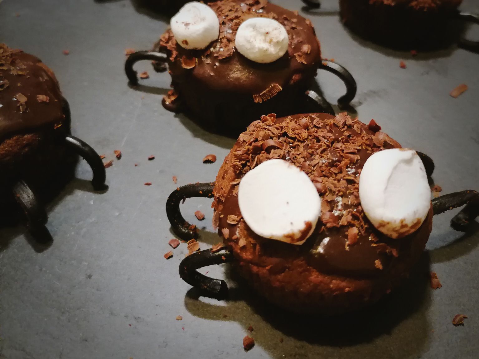 Gruselige Schokoladen-Spinnen-Muffins - Egg&amp;Plant