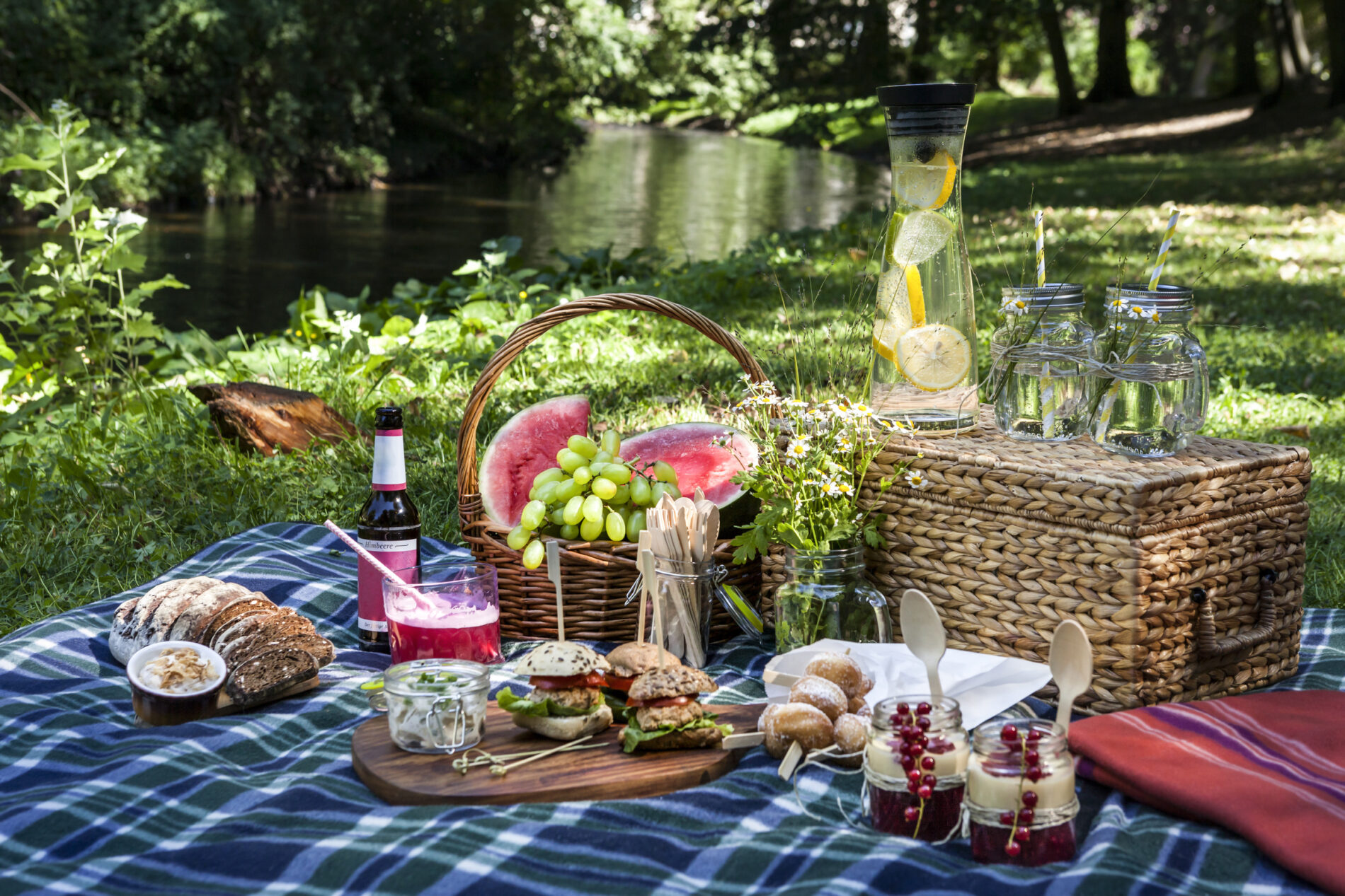 Picnic arrangement on a blu blanket with a lake in the background